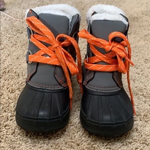 Snow boots size 9